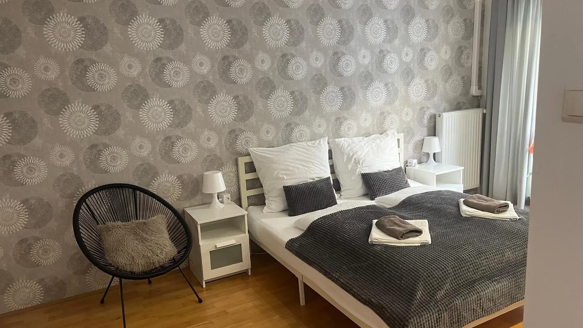 Peter\'S Cosy Budapest Suite contacts